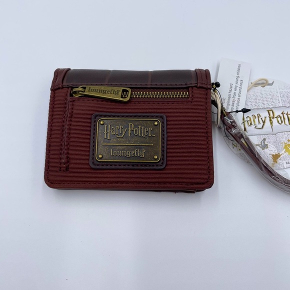Loungefly- Harry Potter Hogwarts Wallet/ Wristlet - Picture 3 of 5